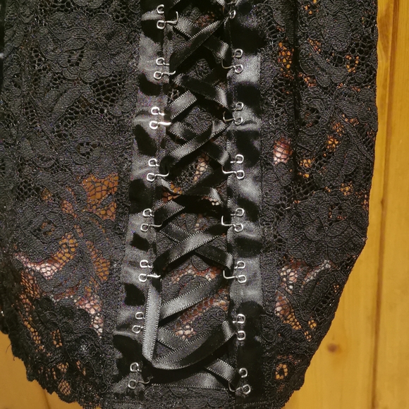 SM Arianne Lace Dress, Black - Picture 5 of 7